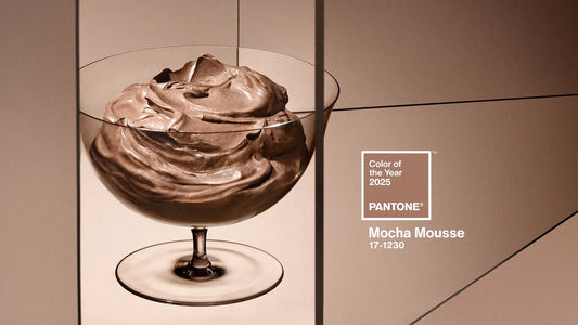 De Kleur van 2025: Mocha Mouse – Een Tijdloze Trend in Interieur en Lifestyle