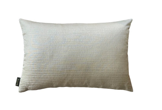 Zizou Sierkussen 55x40 – Luxe Ivoorkleurig Kussen | Bronssierkussen bij Daro Interior