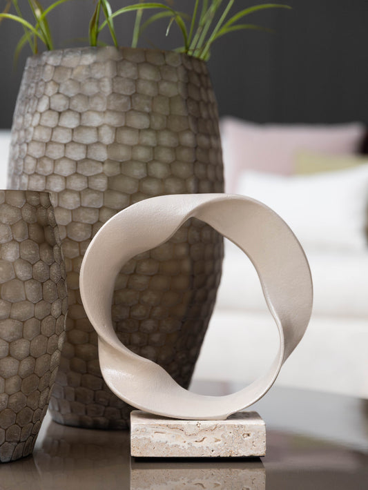 Bombyxx Uppsala Mini Ornament – Aluminium & Travertijn Decoratie