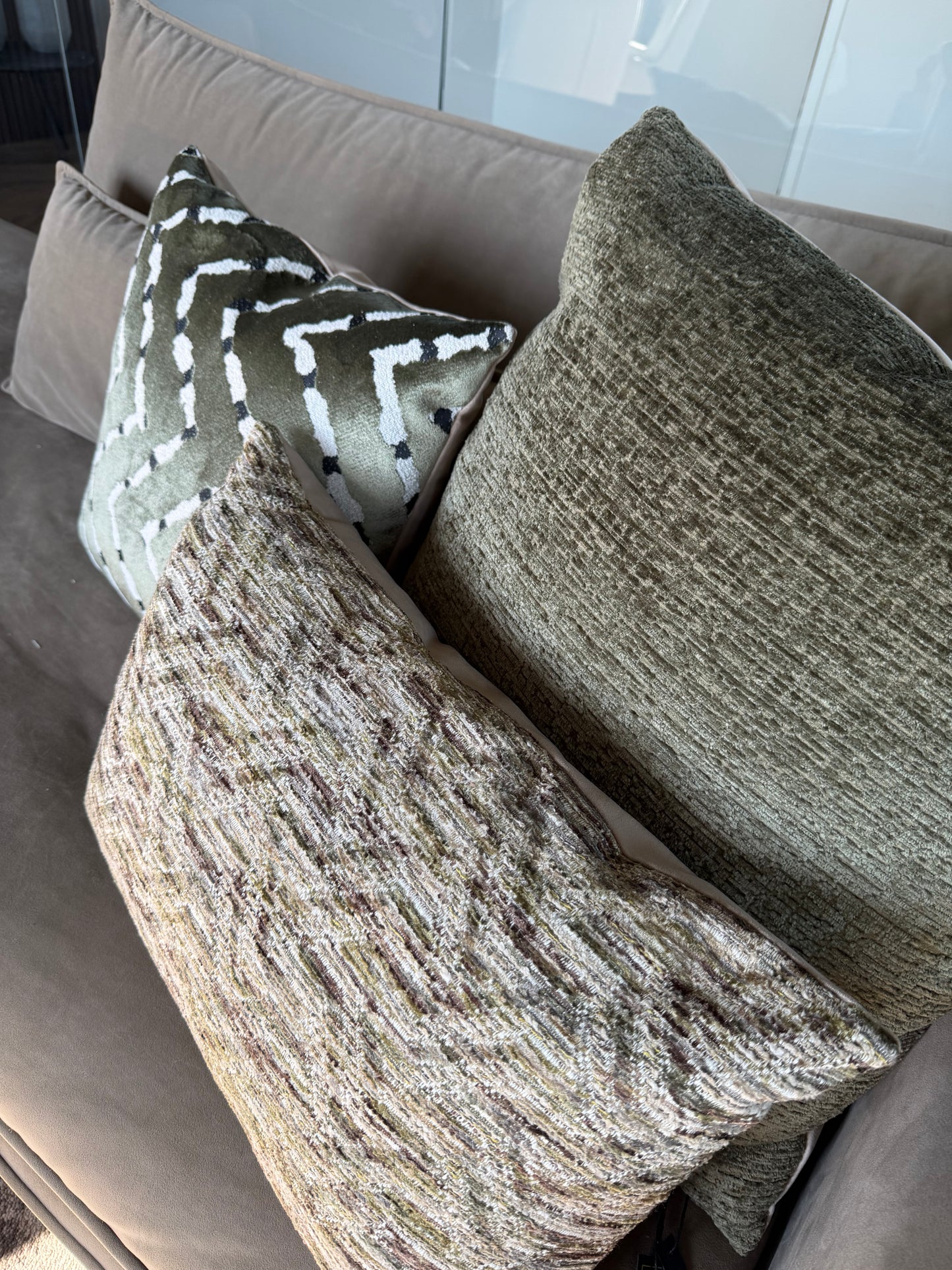 Luxe sierkussen Rowena groen 60x60 | Daro Interior