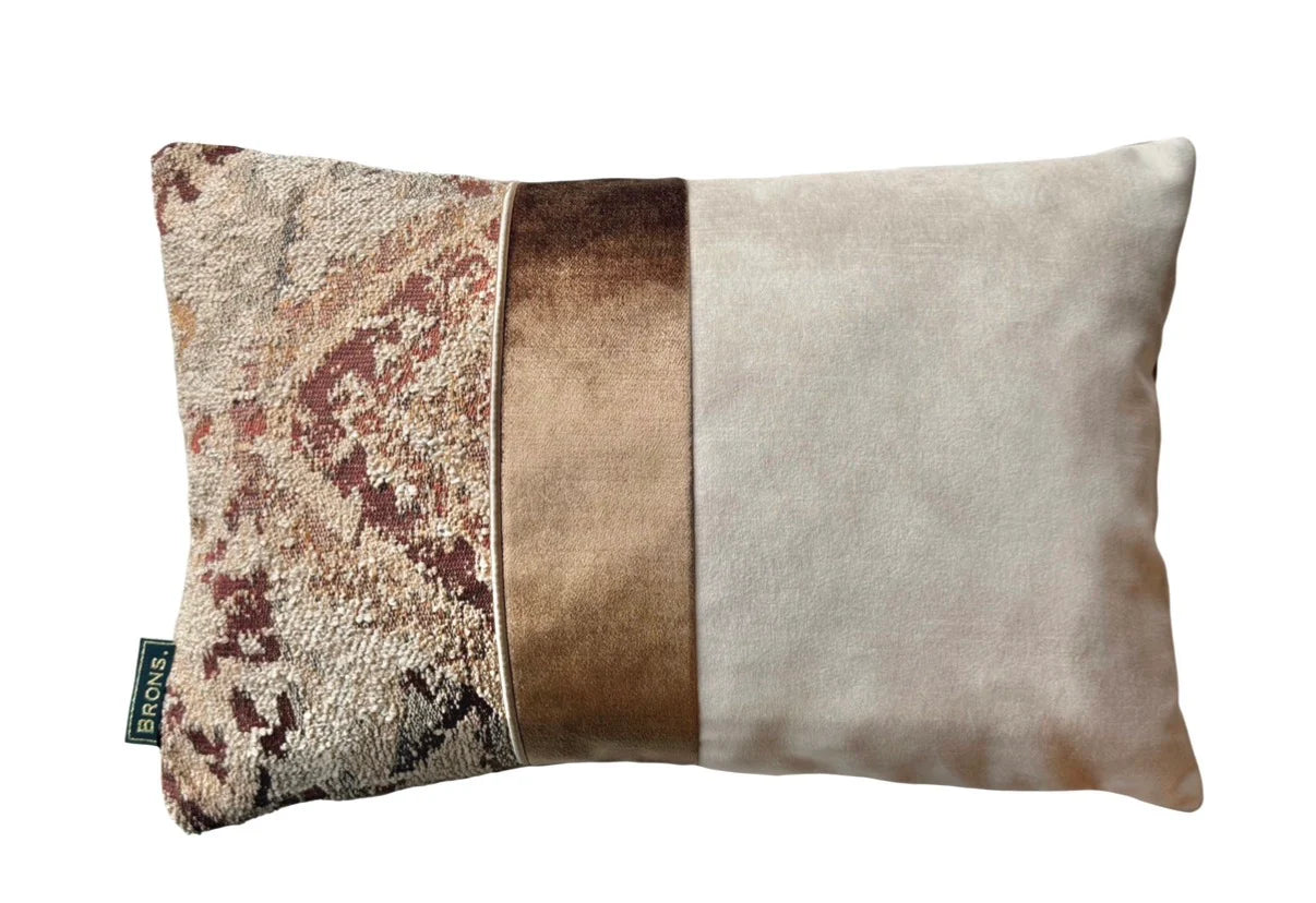 Luxe sierkussen Zize Strook 45x30 beige met brons | Daro Interior