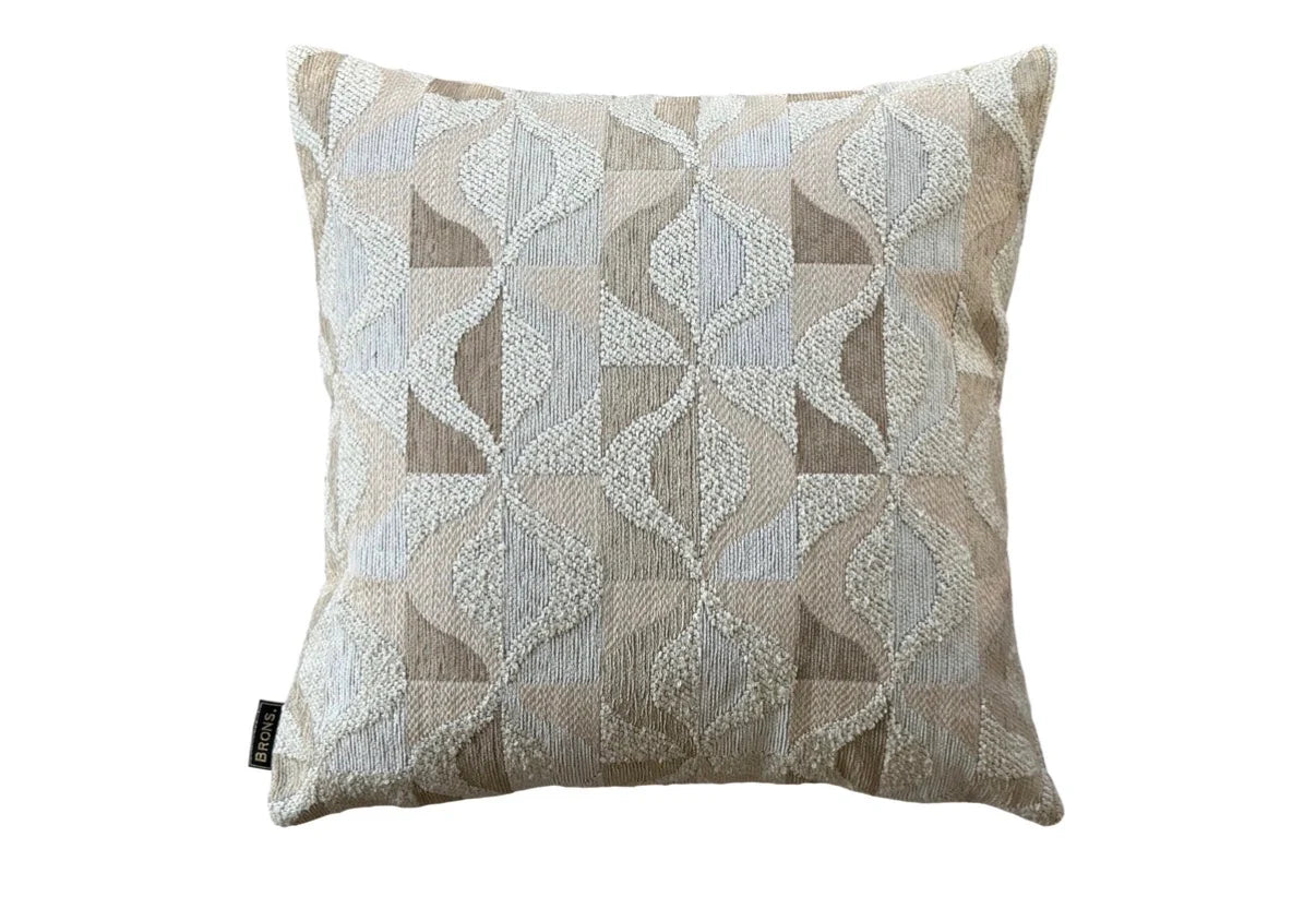 Kenzo Sierkussen 50x50 – Luxe Beige Kussen met Rond Patroon | Bronssierkussen bij Daro Interior