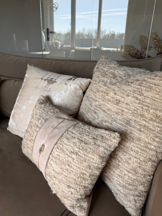 Dedi Sierkussen met Agaat 45x30 – Luxe Handgemaakt Kussen met Natuursteen | Bronssierkussen bij Daro Interior